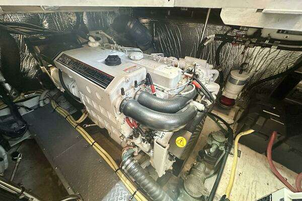 Cruisers Yachts 405 Yacht For Sale