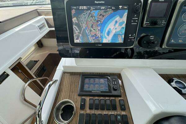 Cruisers Yachts 48 Cantius Yacht For Sale