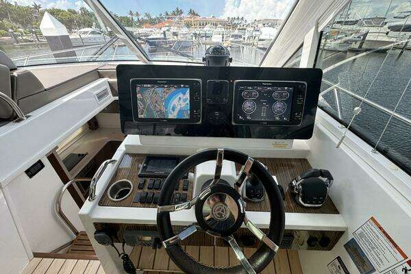 Cruisers Yachts 48 Cantius Yacht For Sale