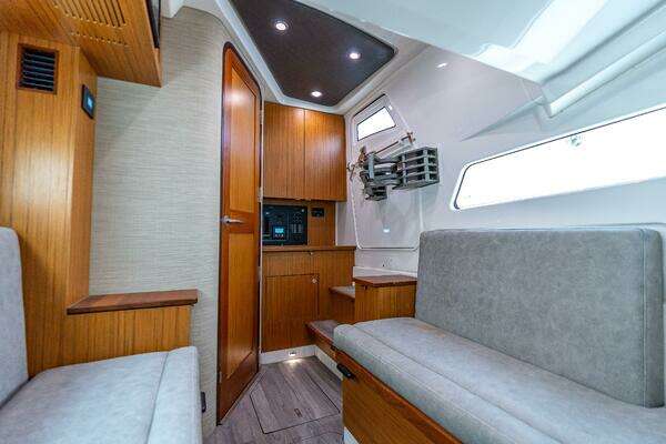 Solace 41CS Yacht For Sale
