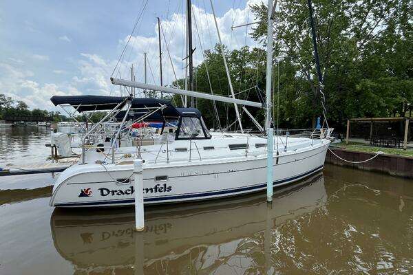 Photo of the 2004 Hunter 41 "Drachenfels"