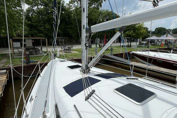 Photo of the 2004 Hunter 41 "Drachenfels"