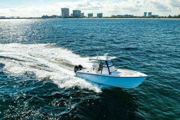 Photo of the 2026 Reef Runner 280