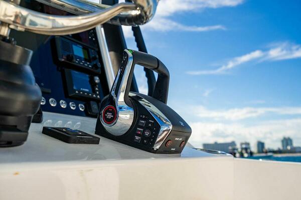 28ft Reef Runner Yacht For Sale