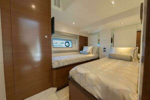Ocean Alexander 70E Flybridge Yacht For Sale