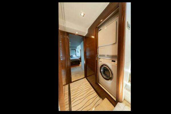 Ocean Alexander 70E Flybridge Yacht For Sale