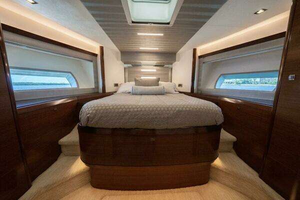 Ocean Alexander 70E Flybridge Yacht For Sale