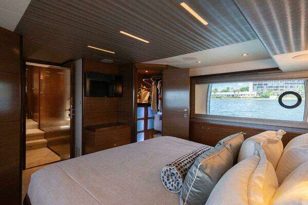 Ocean Alexander 70E Flybridge Yacht For Sale