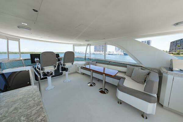 Ocean Alexander 70E Flybridge Yacht For Sale