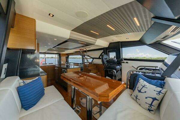 Ocean Alexander 70E Flybridge Yacht For Sale