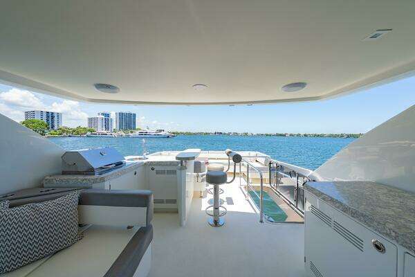 Ocean Alexander 70E Flybridge Yacht For Sale