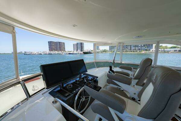Ocean Alexander 70E Flybridge Yacht For Sale