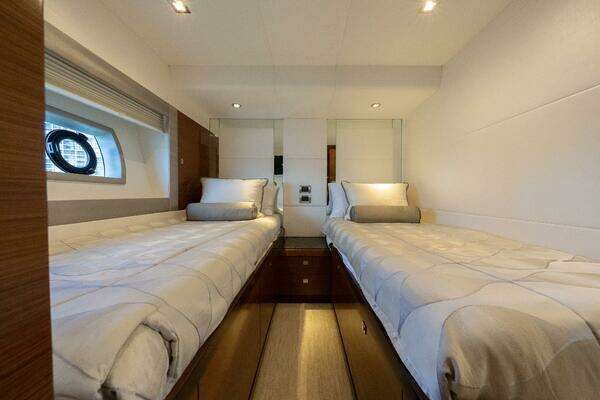 Ocean Alexander 70E Flybridge Yacht For Sale