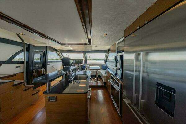 Ocean Alexander 70E Flybridge Yacht For Sale