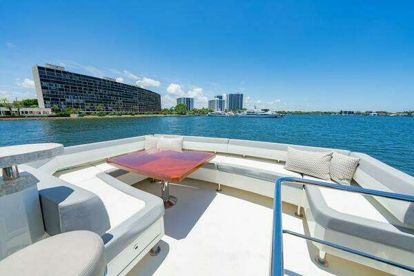 Ocean Alexander 70E Flybridge Yacht For Sale
