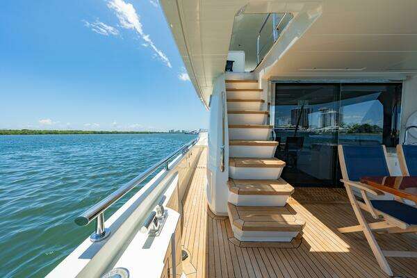 Ocean Alexander 70E Flybridge Yacht For Sale