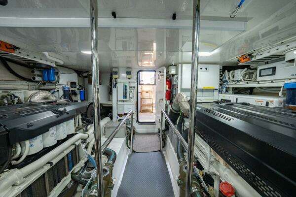 Ocean Alexander 70E Flybridge Yacht For Sale