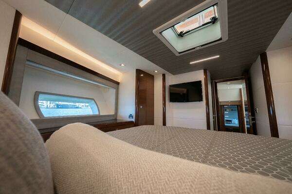 Ocean Alexander 70E Flybridge Yacht For Sale