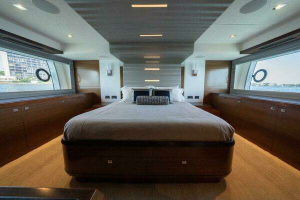 Ocean Alexander 70E Flybridge Yacht For Sale