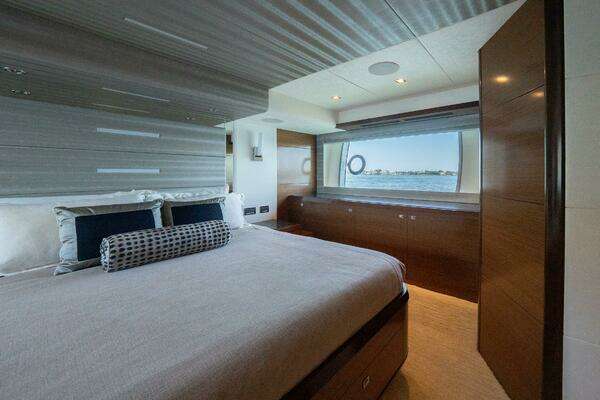 Ocean Alexander 70E Flybridge Yacht For Sale