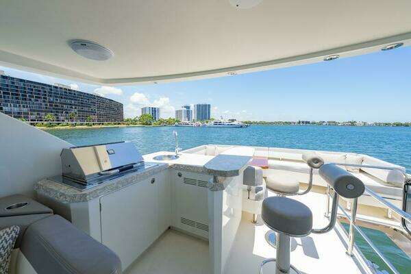 Ocean Alexander 70E Flybridge Yacht For Sale