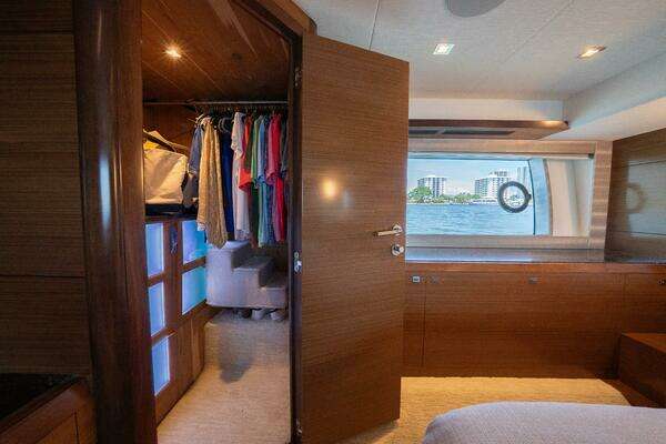 Ocean Alexander 70E Flybridge Yacht For Sale