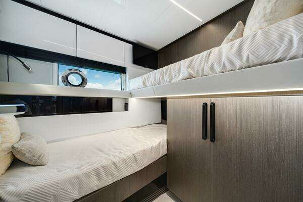 Azimut S7 Yacht For Sale