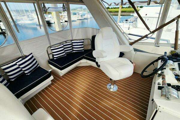Navigator 4800 Classic Yacht For Sale