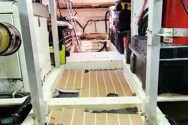 Navigator 4800 Classic Yacht For Sale