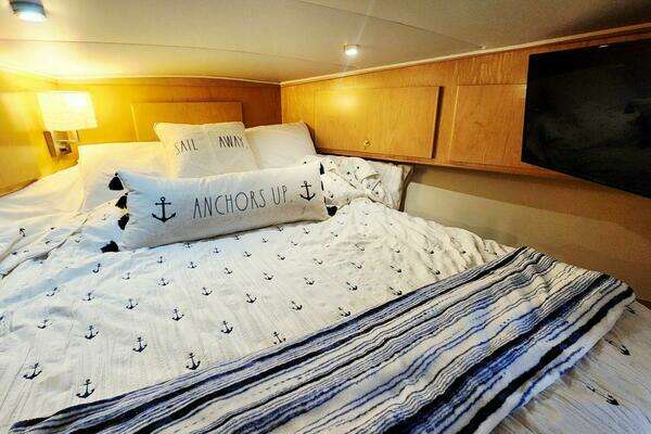 Navigator 4800 Classic Yacht For Sale