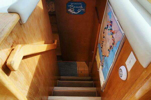 Navigator 4800 Classic Yacht For Sale