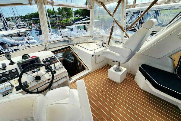 Navigator 4800 Classic Yacht For Sale