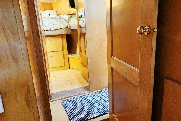 Navigator 4800 Classic Yacht For Sale