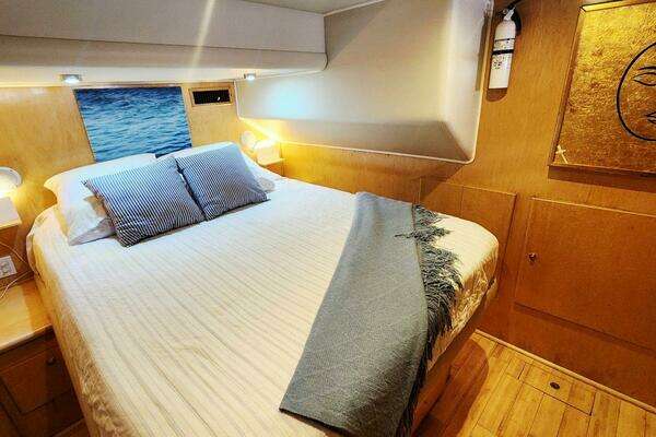 Navigator 4800 Classic Yacht For Sale
