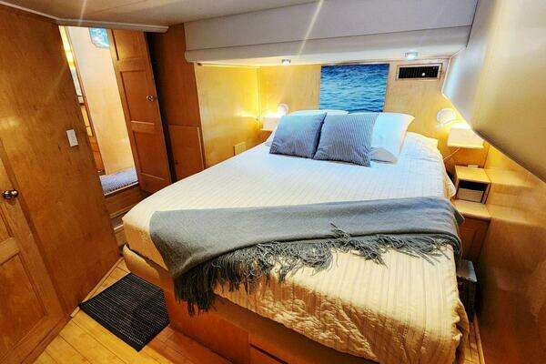Navigator 4800 Classic Yacht For Sale