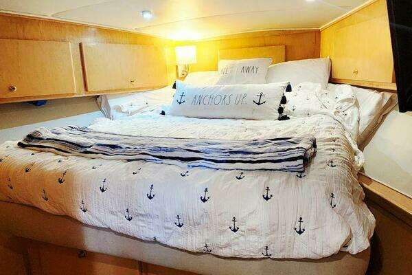 Navigator 4800 Classic Yacht For Sale