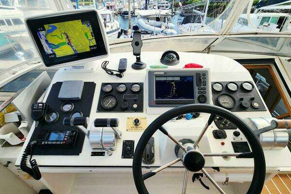 Navigator 4800 Classic Yacht For Sale