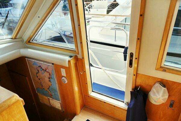Navigator 4800 Classic Yacht For Sale