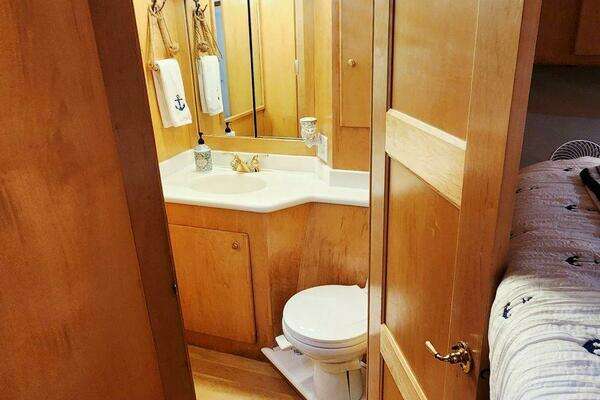 Navigator 4800 Classic Yacht For Sale