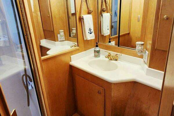 Navigator 4800 Classic Yacht For Sale