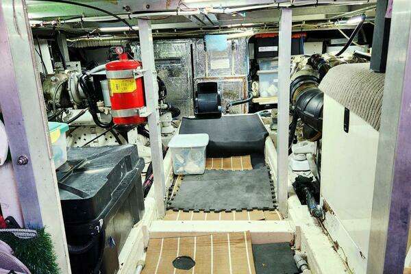 Navigator 4800 Classic Yacht For Sale