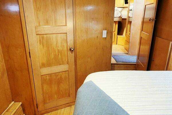Navigator 4800 Classic Yacht For Sale