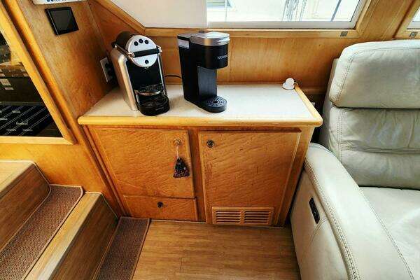 Navigator 4800 Classic Yacht For Sale