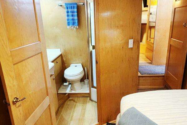 Navigator 4800 Classic Yacht For Sale