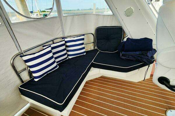 Navigator 4800 Classic Yacht For Sale