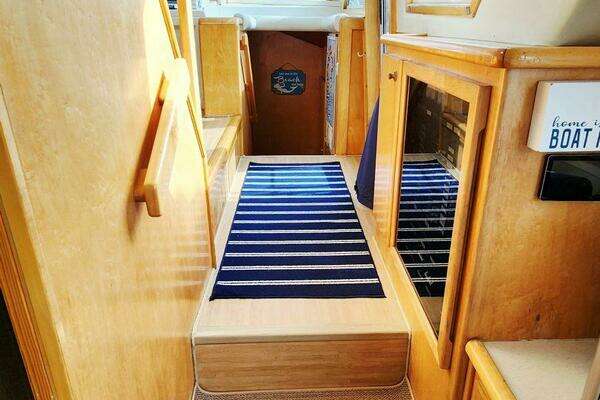Navigator 4800 Classic Yacht For Sale