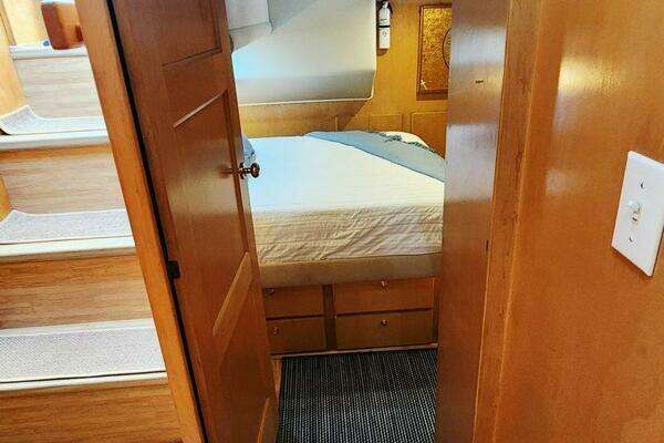 Navigator 4800 Classic Yacht For Sale