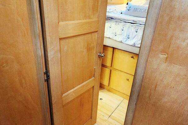Navigator 4800 Classic Yacht For Sale