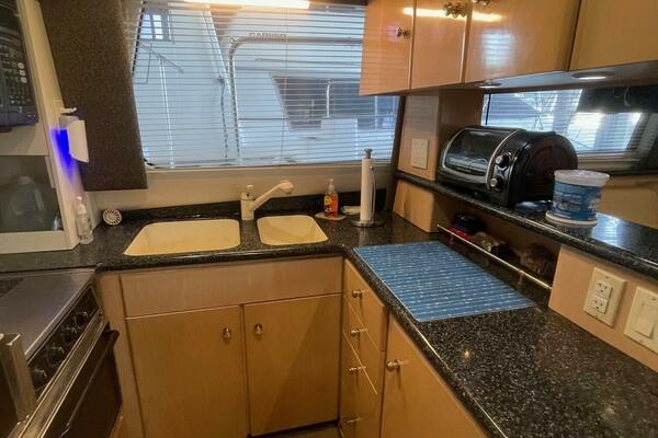 Here  There  and Everywhere 46ft Carver Yacht For Sale