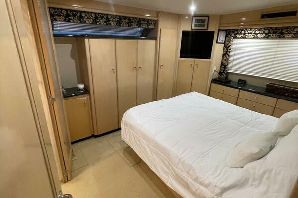 Here  There  and Everywhere 46ft Carver Yacht For Sale